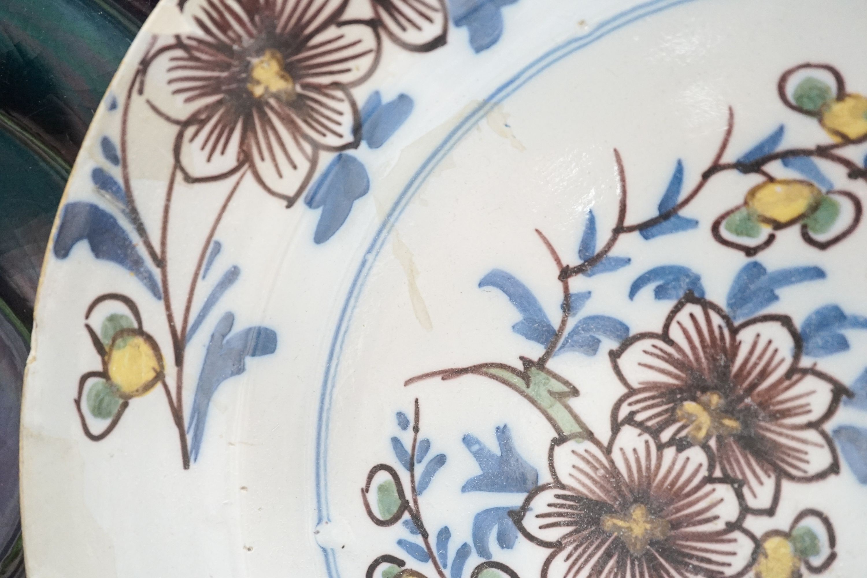 An 18th century delftware polychrome plate and a Mintons secessionist dish (2) 26cm